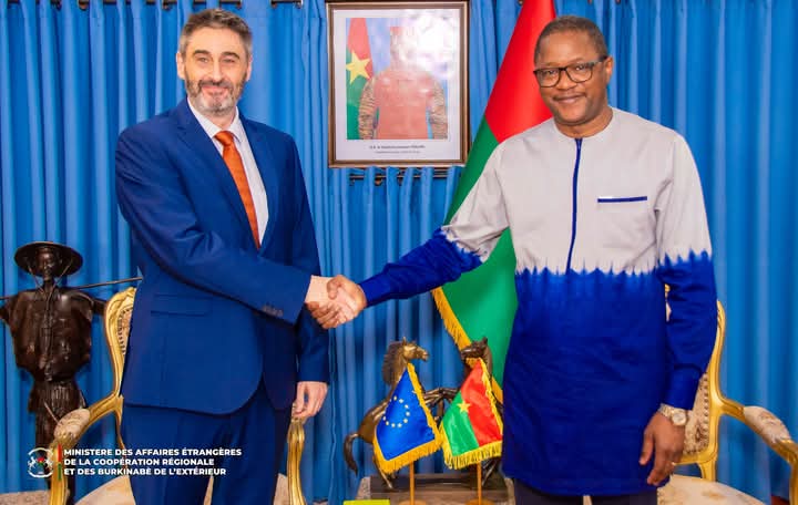Le ministre en charge des Affaires étrangères a reçu en audience, Karamoko Jean Marie Traoré a reçu en audience l’ambassadeur Chef de la Délégation de l’Union Européenne au Burkina Faso Daniel Aristi Gaztelumendi, 3 mars 2025