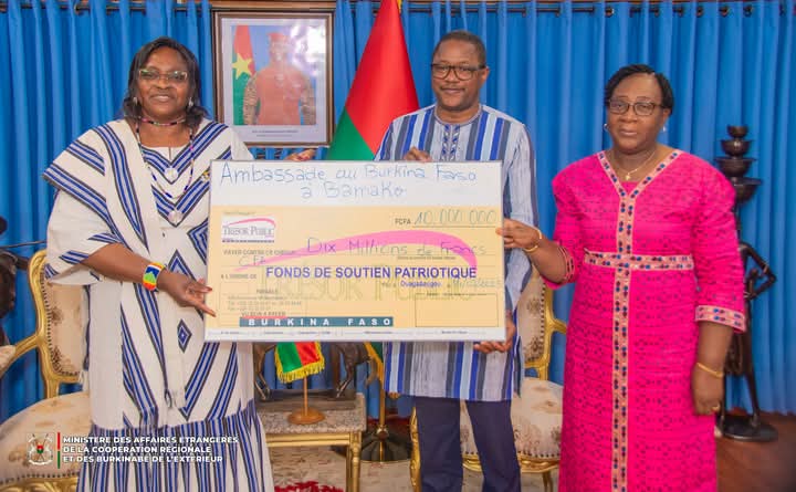 Le ministre des Affaires étrangères de la Coopération régionale et des Burkinabè de l’Extérieur, Karamoko Jean Marie Traoré, a reçu le 4 mars 2025, l’Ambassadeur du Burkina Faso au Mali, Julienne Dembele /Sanon