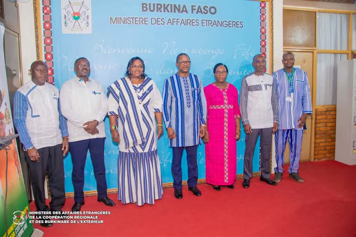 Le ministre des Affaires étrangères de la Coopération régionale et des Burkinabè de l’Extérieur, Karamoko Jean Marie Traoré, a reçu le 4 mars 2025, l’Ambassadeur du Burkina Faso au Mali, Julienne Dembele /Sanon