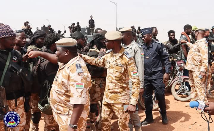 La hiérarchie policière a réservé un accueil triomphal aux éléments du 3ème Groupement des unités mobiles d’intervention de la Police Nationale (GUMI 3) de retour de mission, le 07 mars 2025 à Ouagadougou