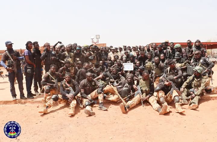 La hiérarchie policière a réservé un accueil triomphal aux éléments du 3ème Groupement des unités mobiles d’intervention de la Police Nationale (GUMI 3) de retour de mission, le 07 mars 2025 à Ouagadougou