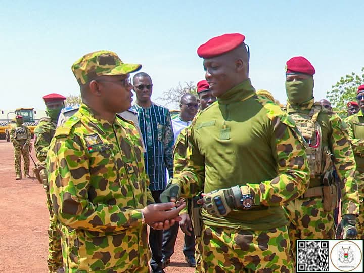 Le Chef de l'Etat, le Capitaine Ibrahim Traoré a remis, ce 11 mars 2025 à Ouagadougou, un important lot de matériel au ministère de l’Agriculture, des Ressources animales et halieutiques