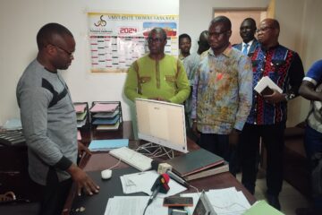 Le ministre en charge de la Fonction publique, Mathias Traoré, a fait une sortie dans plusieurs ministères, ce 03 mars 2025 à Ouagadougou, pour constater la mise en œuvre du contrôle des agents publics