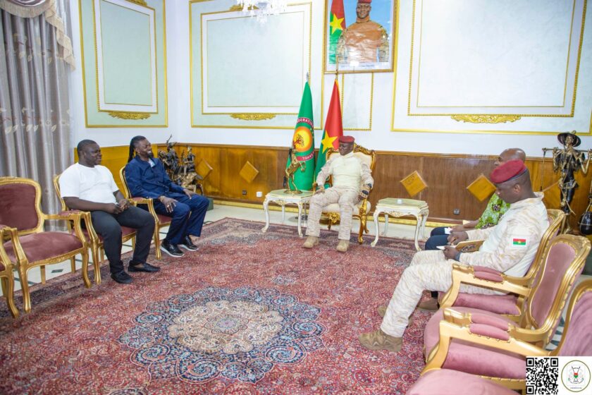 Audience du footballeur togolais Emmanuel Adebayor chez le Président du Faso, 17 mars 2025