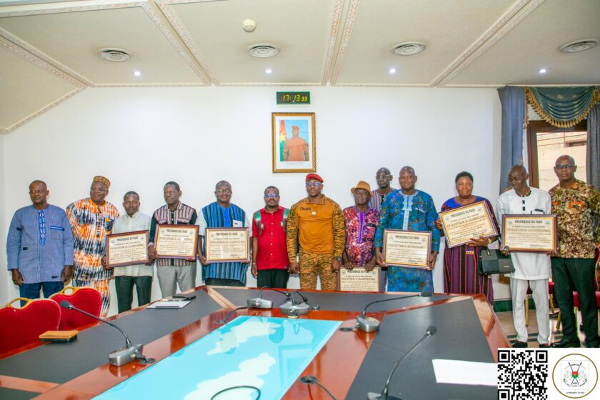 La cérémonie d’hommage et de reconnaissance aux agents de la Présidence du Faso admis à la retraite, 27 mars 2025