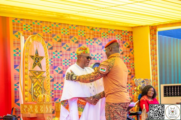 Le président du Faso, le capitaine Ibrahim Traoré et me président ghanéen John Mahama Dramani