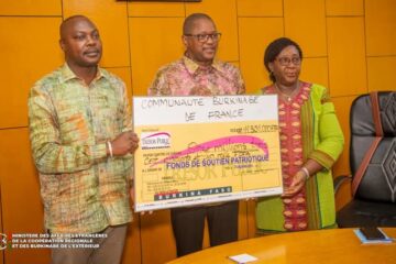 La cérémonie de remise de don, d’un montant de 14 761 000 FCFA au titre du FSP, 8 avril 2025