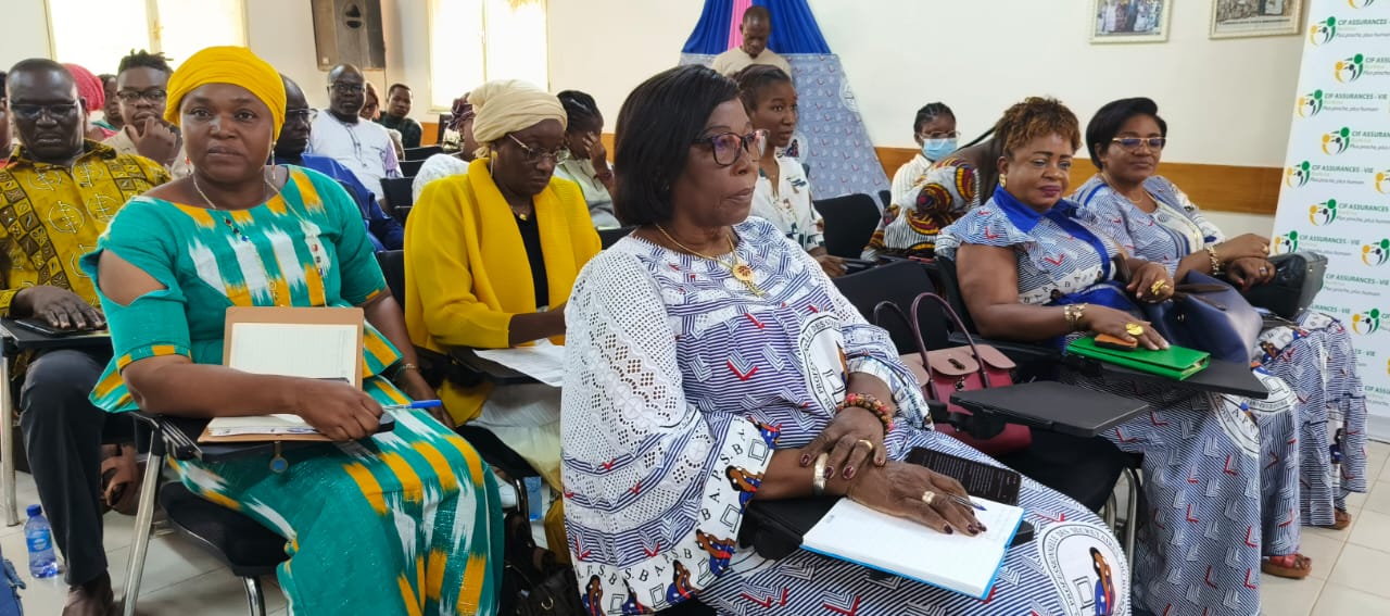 À l’occasion de la Journée de la Secrétaire, Evelyne Zongo/Kaboré, experte en secrétariat a dédicacé ses 2 ouvrages, 17 avril 2025