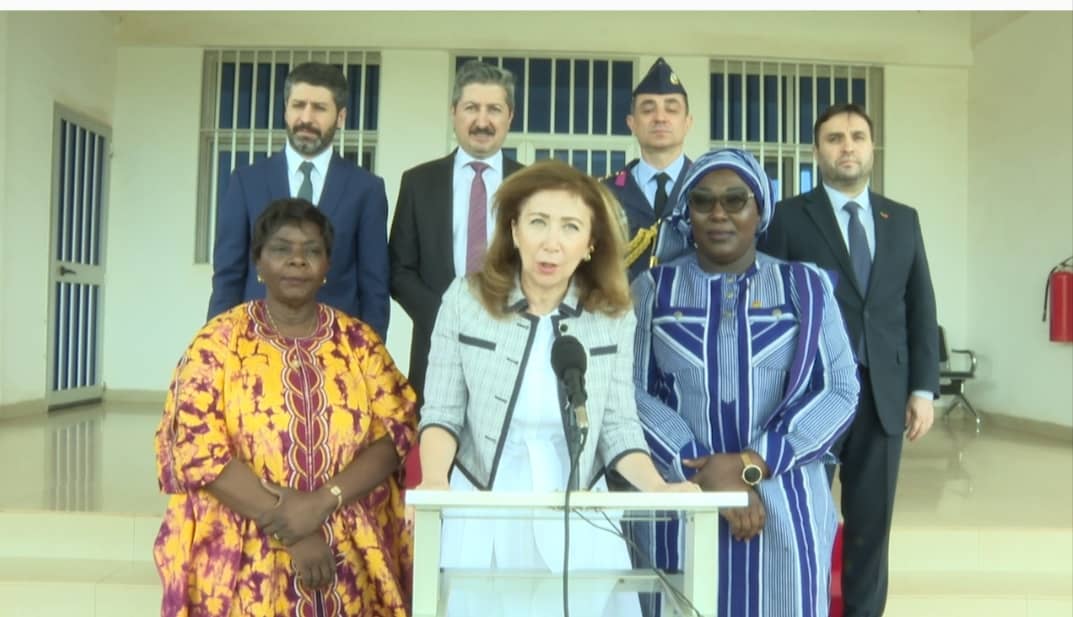 Le Premier ministre a reçu en audience l'ambassadeur de la Turquie au Burkina, Nilgun Erdem Ari en fin de mission