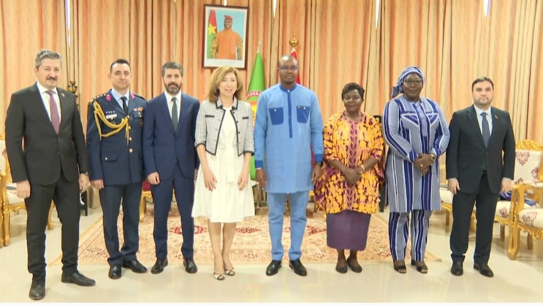 Le Premier ministre a reçu en audience l'ambassadeur de la Turquie au Burkina, Nilgun Erdem Ari en fin de mission
