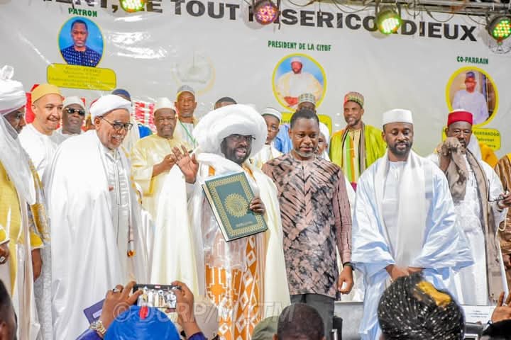 Le ministre chargé de l'Administration territoriale, Émile Zerbo a présidé la cérémonie d’installation des membres du nouveau bureau national de la Communauté islamique de la Tidjania du Burkina Faso, 4 mai 2025