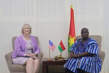 Le ministre des Infrastructures a accordé une audience à l'ambassadeur des USA au Burkina, 22 mai 2025
