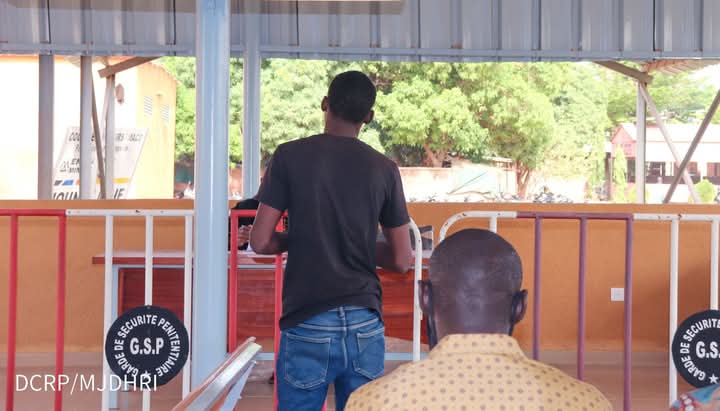 Image illustrative d'une audience foraine de jugement tenue à la MAC Ouaga, 23 mai 2025