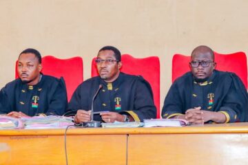 Image des membres du tribunal lors du procès de l'affaire société Faso CHEM SARL, 28 mai 2025