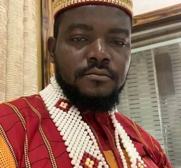 Un médecin traditionnel multimillionnaire nigérian surnommé « E dey play E dey Show » suspecté d'avoir enterré vivantes plus de 70 femmes enceintes pour des rituels d'argent