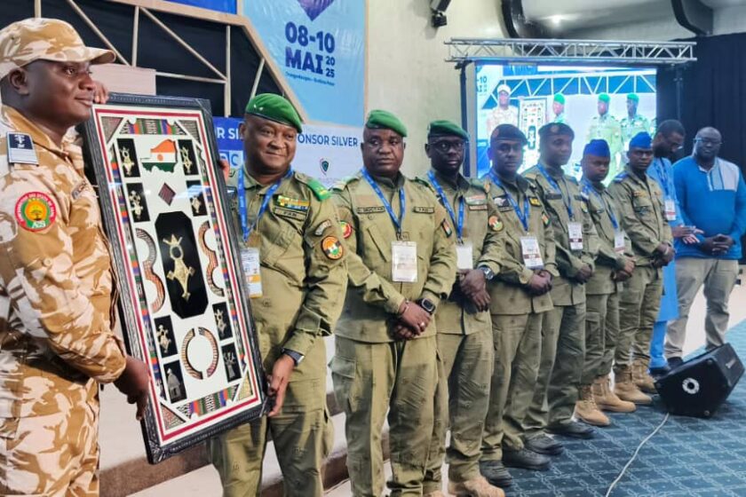 Cérémonie de clôture de la 2e édition du Salon SYSDEF, 10 mai 2025