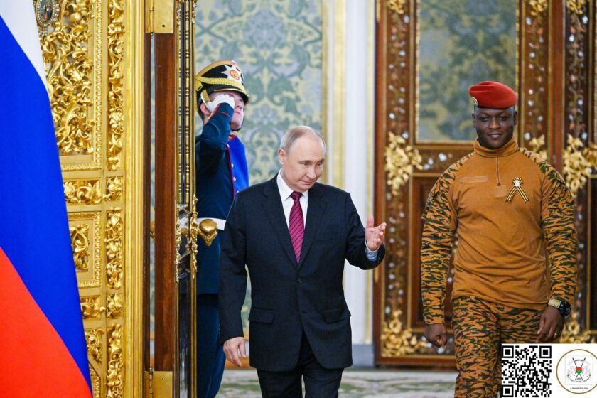 En visite en Russie dans le cadre de la commémoration du 80e anniversaire de la victoire russe du nazisme, le Capitaine Ibrahim Traoré a fait un entretien avec le Président Vladimir Poutine, 10 mai 2025