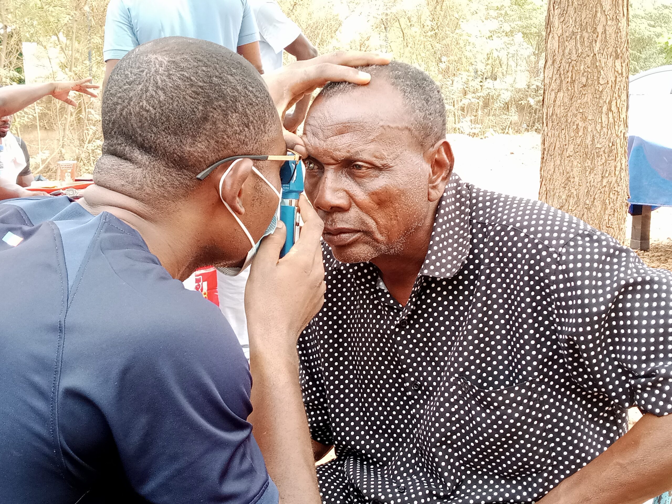 Dans l'optique de renforcer son lien avec sa communauté, le journaliste sportif Moussavou Billa a organisé une Journée foot-santé, 4 mai 2025