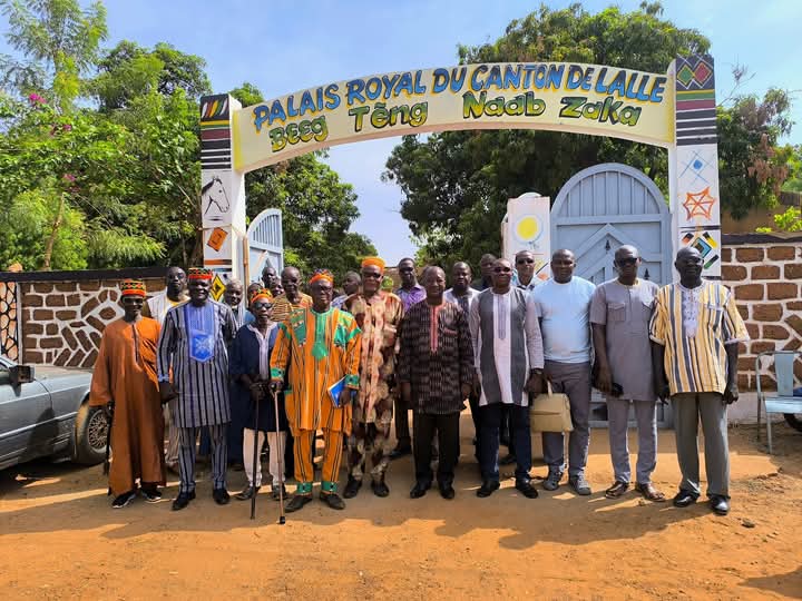 Le PDS de Koudougou, Amédée Paré a conduit une délégation pour faire le point de la mobilisation foncière à Sa majesté Lallé Naba Guigmdé dans le cadre de ma construction du stade de Koudougou, 4 juin 2025