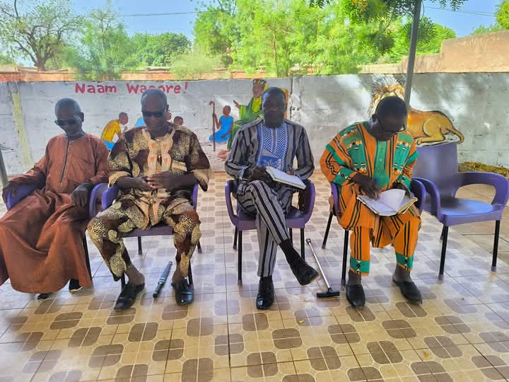 Le PDS de Koudougou, Amédée Paré a conduit une délégation pour faire le point de la mobilisation foncière à Sa majesté Lallé Naba Guigmdé dans le cadre de ma construction du stade de Koudougou, 4 juin 2025