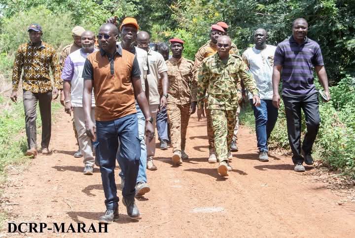 Le ministre chargé de l'agriculteur, Ismaël Sombié a fait une tournée sur les sites d’aménagement de bas-fonds et de construction de barrages dans la région des Hauts-Bassins, 9 juin 2025