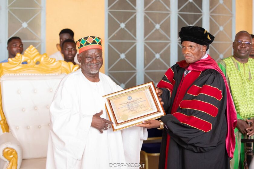 Sa Majesté le Moogho Naaba Baongo a été élevé ce 16 juin 2025 au rang de Docteur Honoris Causa par l’Université Cypress International du Texas, en reconnaissance de son engagement en faveur de la paix, du vivre-ensemble et de la cohésion sociale