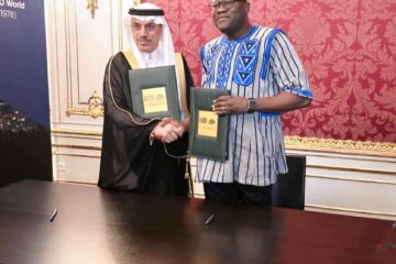 Le ministre chargé de l'Économie, Dr Aboubakar Nacanabo a signé des accords pour le financement du projet PRISE avec Dr Muhammad Al Jasser, Président du Groupe de la Banque islamique de développement