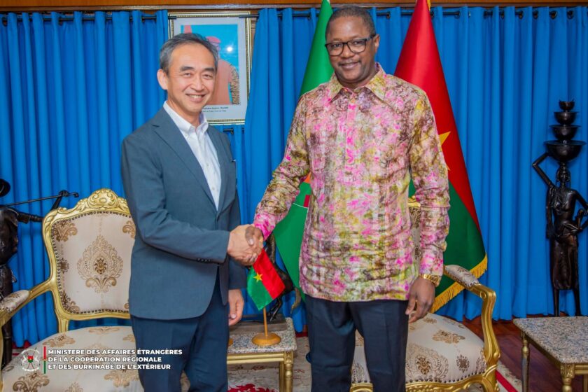 Dans le cadre du renforcement de son partenariat avec le Burkina, le Vice-président senior de la JICA a été reçu en audience par le ministre Affaire étrangères, 24 juin 2025