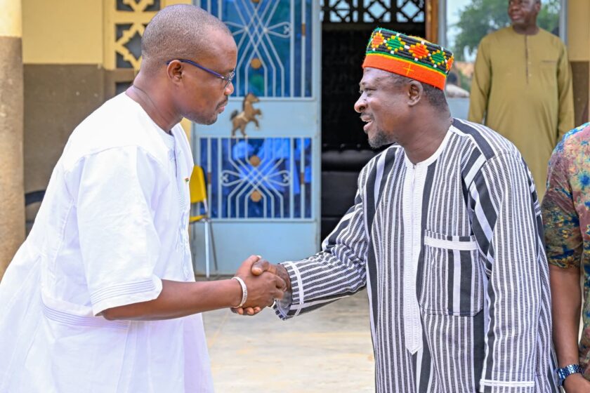 Le Premier ministre Jean Emmanuel Ouédraogo a effectué une visite de courtoisie à Sa Majesté Naaba Yemdé, Kourit-Yir Soaba, 26 juin 2025