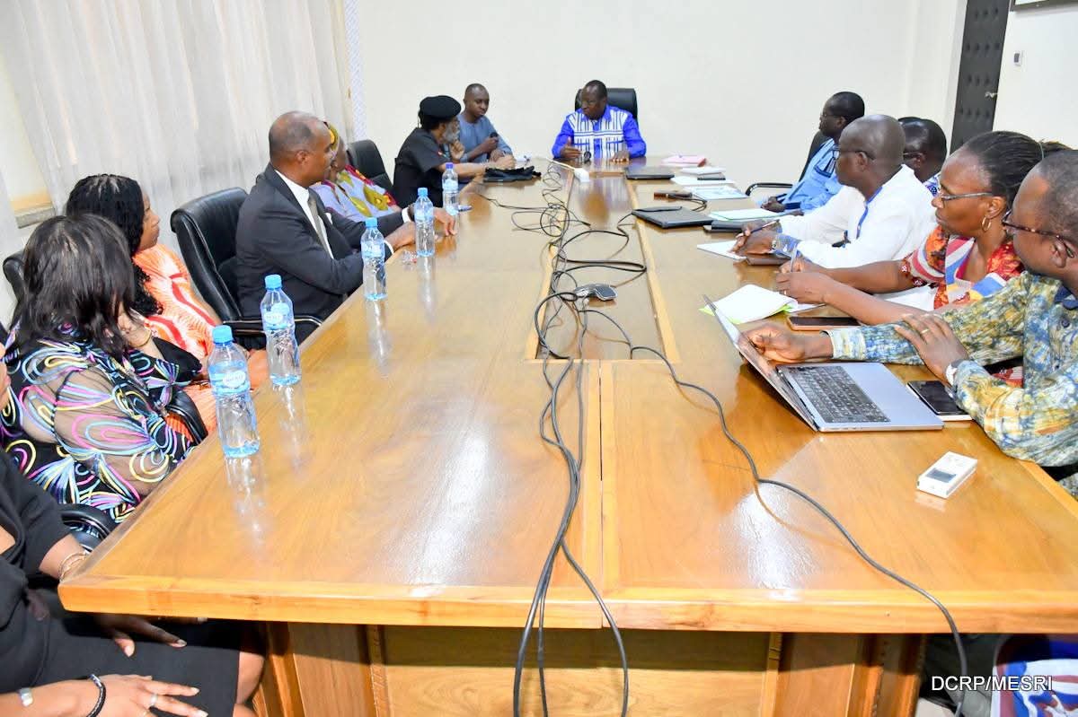 Le ministre de l'Enseignement supérieur, Adjima Thiombiano a reçu en audience ce 30 juin 2025 à Ouagadougou, une délégation des Amis du Président Ibrahim Traoré de l'Occident