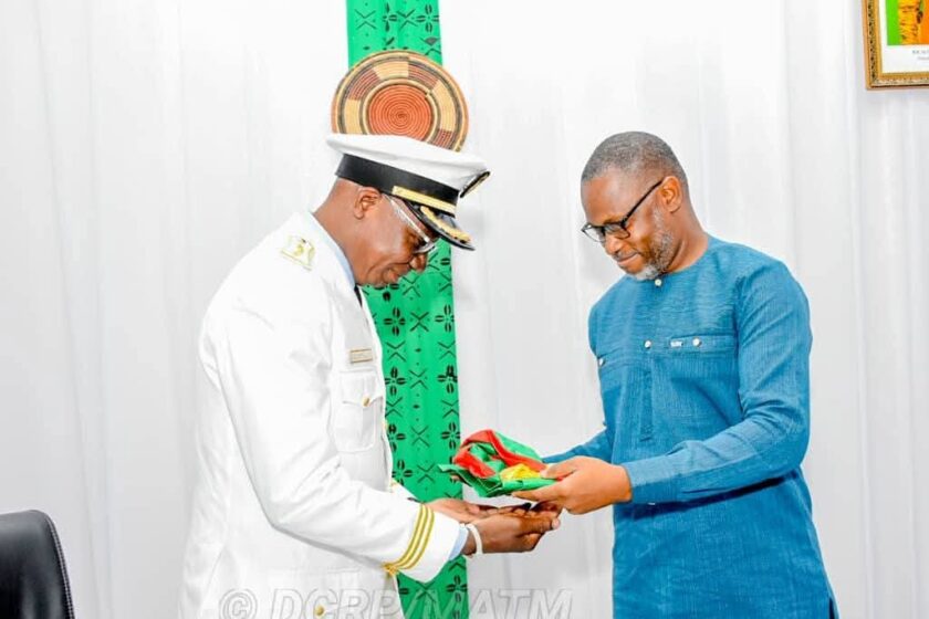 Le ministre Émile Zerbo a installé le nouveau Gouverneur de la région de Nando, Adama Jean Yves Bere, 18 juillet 2025