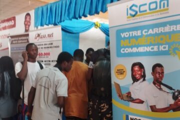 À l’occasion de la 10e édition de la SIO, plusieurs structures exposantes accueillent les bacheliers au SIAO pour les aider à mieux orienter leur parcours académique et professionnel, 14 au 19 juillet 2025