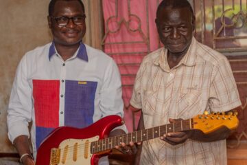 La guitare rouge « emblématique » du Président Thomas Sankara, remis par un citoyen à l'Etat, 5 août 2025