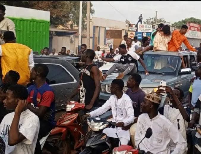 Deux couples interpellés par la police municipale pour non respect de la réglementation de limite de cortège de mariage
