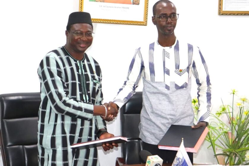 Le ministère de l'Education nationale et le CSC ont signé un convention pp r la création d'une radio dédiée à l'éducation, 27 août 2025