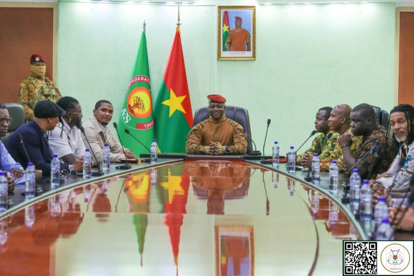 Présent au Burkina dans le cadre de la réouverture du stade du 4-août, le Chef de l'État a accordé une audience aux anciennes gloire du football africain, 4 août 2025