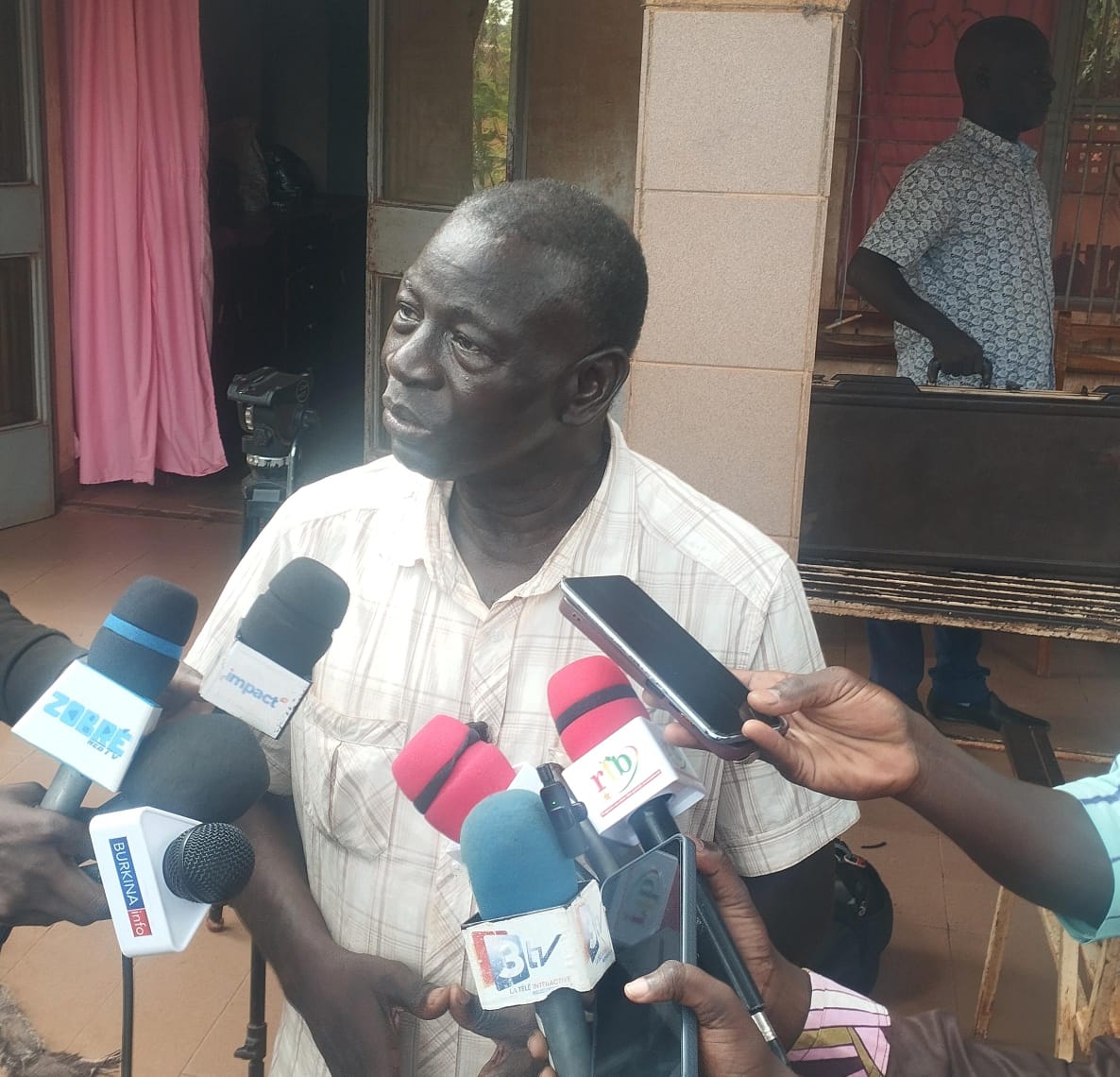 La guitare rouge « emblématique » du Président Thomas Sankara, remis par un citoyen à l'Etat, 5 août 2025