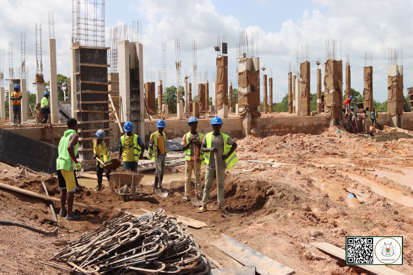 Le DIRCAB du Président du Faso, Capitaine Anderson Medah a effectué une visite des chantiers de construction d’un centre médical communal à l’infirmerie de la garnison du camp Thomas-Sankara de Pô et d’un amphithéâtre de 500 places, à l’université de Manga, 23 et 24 août 2025