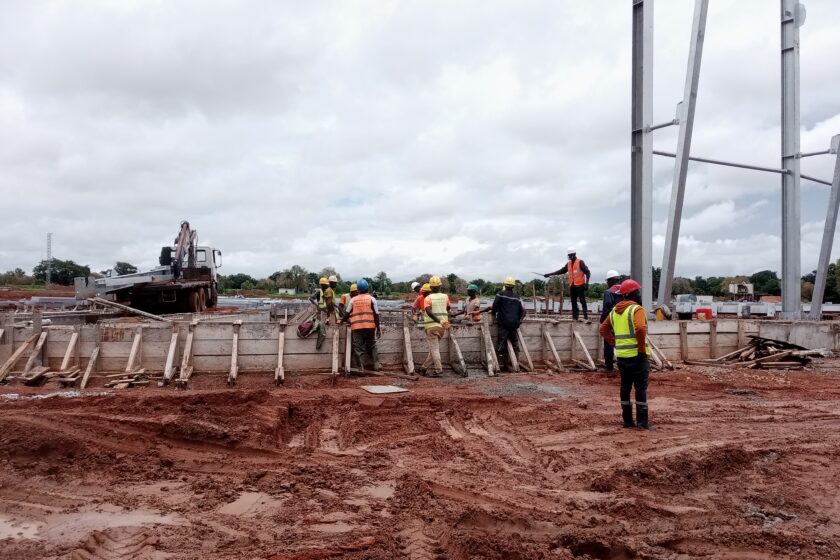 Visite du chantier du stade de 15 000 places de Bobo par la caravane de presse, 8 août 2025
