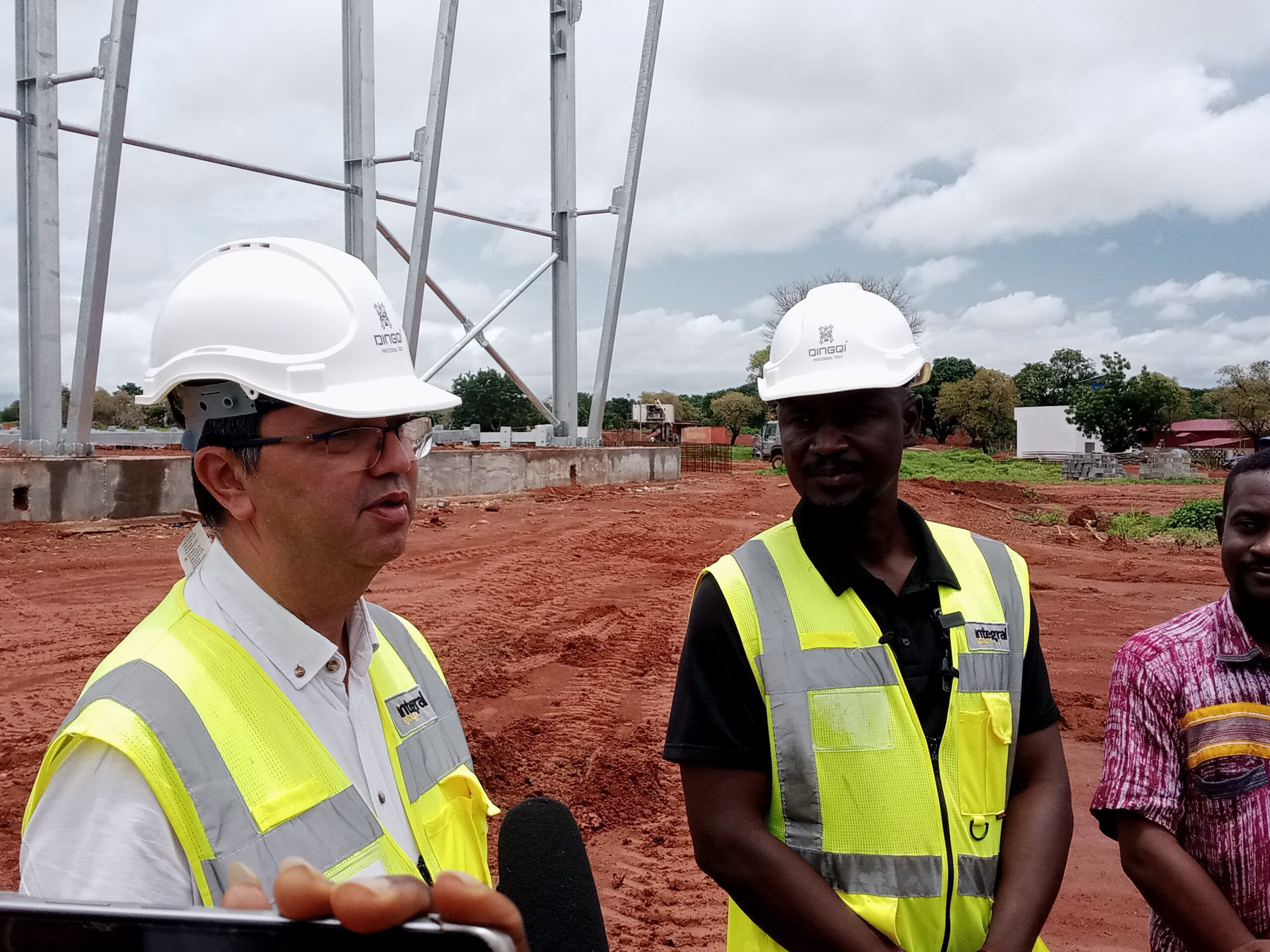 Visite du chantier du stade de 15 000 places de Bobo par la caravane de presse, 8 août 2025