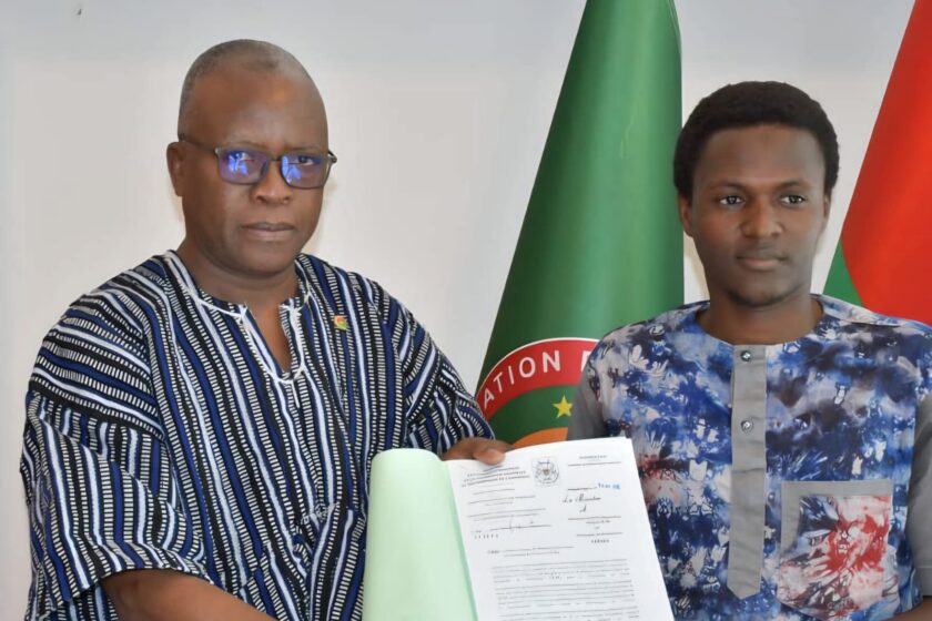 Le 13 septembre 2025 à Ankara, les délégués du Haut Conseil des Burkinabè de l’Extérieur (HCBE) de la juridiction de la Türkiye ont reçu des mains de Vinta Somé, Ambassadeur du Burkina Faso à Ankara, leurs lettres de mandat