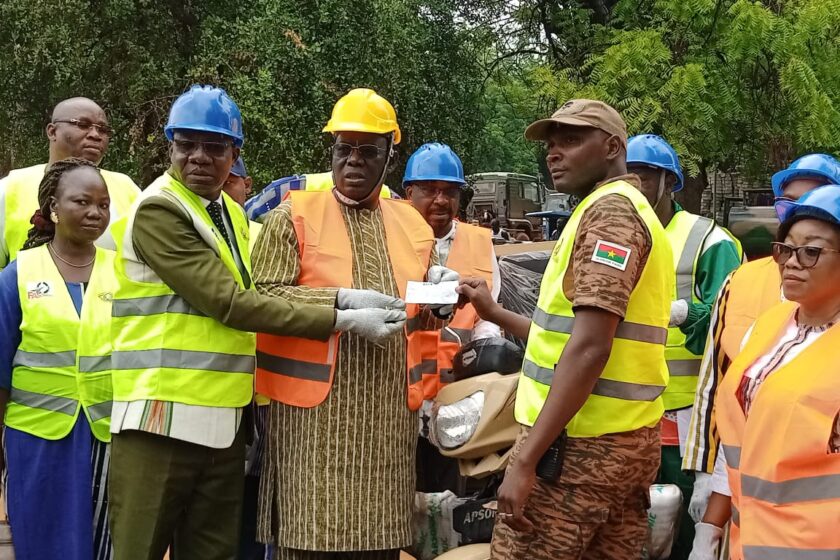 Les Chefs de circonscription administrative ont fait un don à l'initiative présidentielle Faso Mêbo d'une valeur de plus de 8 millions FCFA, 4 septembre 2025