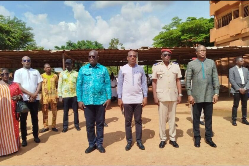 Le ministre des Affaires étrangères, Jean Marie Traoré, le ministre chargé de la Défense, Célestin Simporé et le ministre chargé de l'Enseignement secondaire, Boubakar Savadogo ont effectué une visite sur le site de l'immersion patriotique du lycée Vénégré à Ouagadougou, 8 septembre 2025