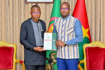 A l'occasion d'une audience, le Président du Conseil de régulation de l'ARCOP a remis le rapport 2024 au Premier ministre, 6 octobre 2025