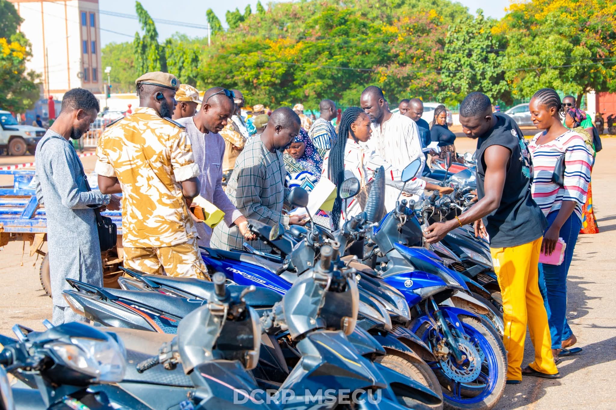 Le ministère en charge de la Sécurité a procédé, ce 8 octobre 2025 à Ouagadougou, à la restitution d’engins volés à leurs propriétaires légitimes