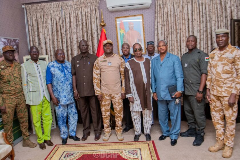 Visite d'une délégation d'anciens DG de la Police nationale au ministre de la Sécurité, 9 octobre 2025