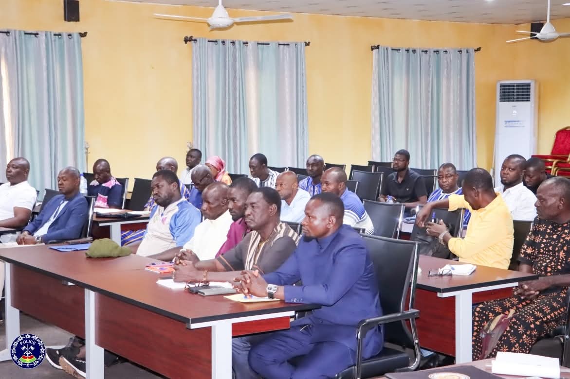 La police nationale forme des gérants de sociétés privées de sécurité et de vente d'armes à feu civiles à la lutte contre le blanchiment de capitaux, FT, 16-17 octobre 2025