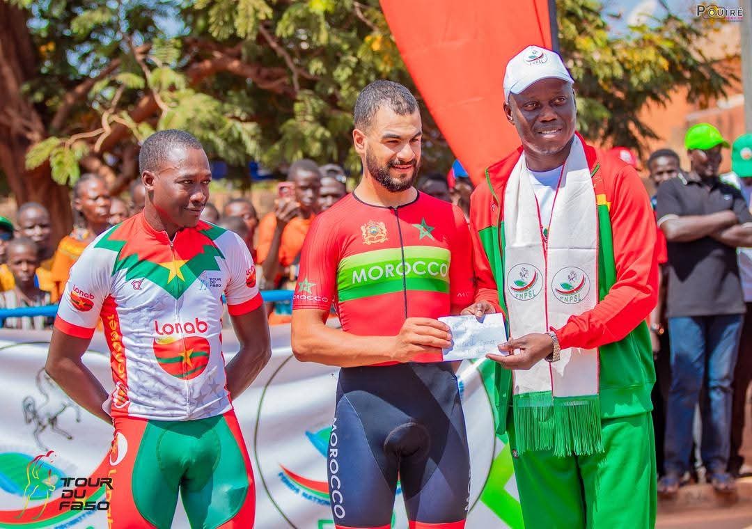 A l'issue de la première étape du Tour du Faso, Ouaga-KDG, le Marocain El ALOUANI Driss est maillot jaune, 24 octobre 2025