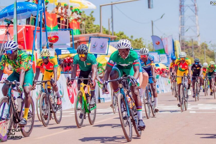 A l'issue de la première étape du Tour du Faso, Ouaga-KDG, le Marocain El ALOUANI Driss est maillot jaune, 24 octobre 2025