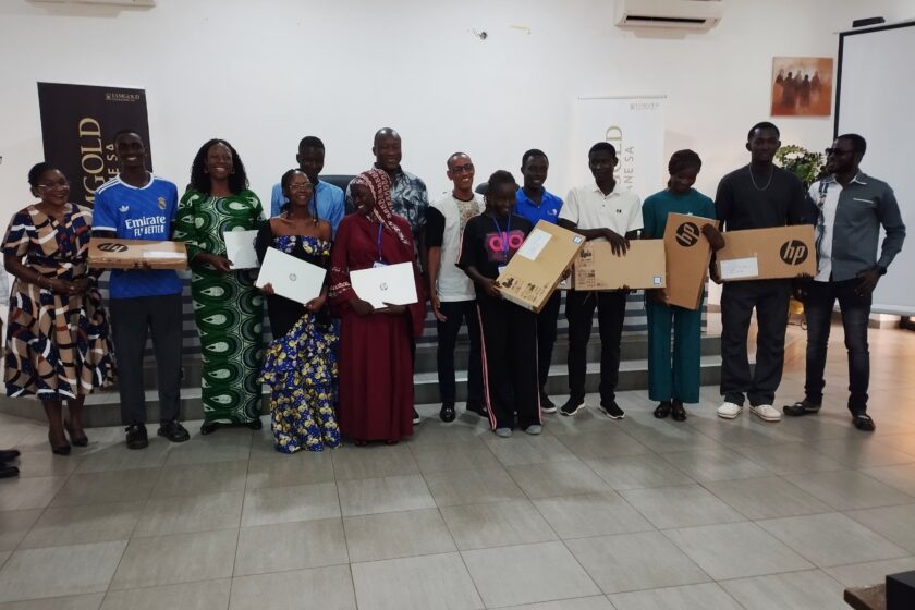 La société minière IAMGOLD Essakane SA à la signature des conventions de bourses d’excellence au profit des enfants de ses employés, 13 octobre 2025